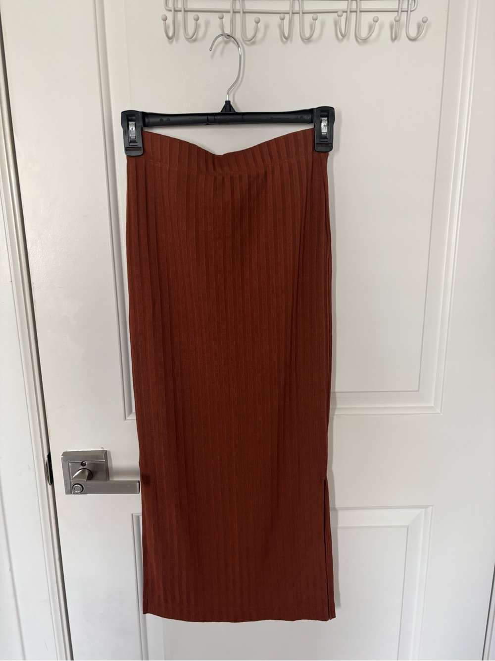 H&M Ribbed Midi Skirt in Rust Brown